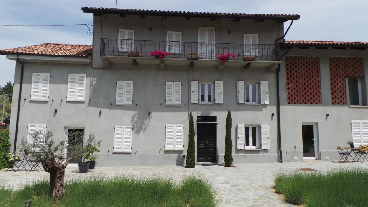 Sotto La Vigna Charm Stay Adults Only Vacation Suite Montegrosso dʼAsti Exterior foto
